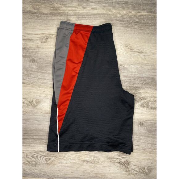 Vintage Silver Tag Nike Junior Boys Black Red Basketball Shorts Large No Pockets - Picture 3 of 5